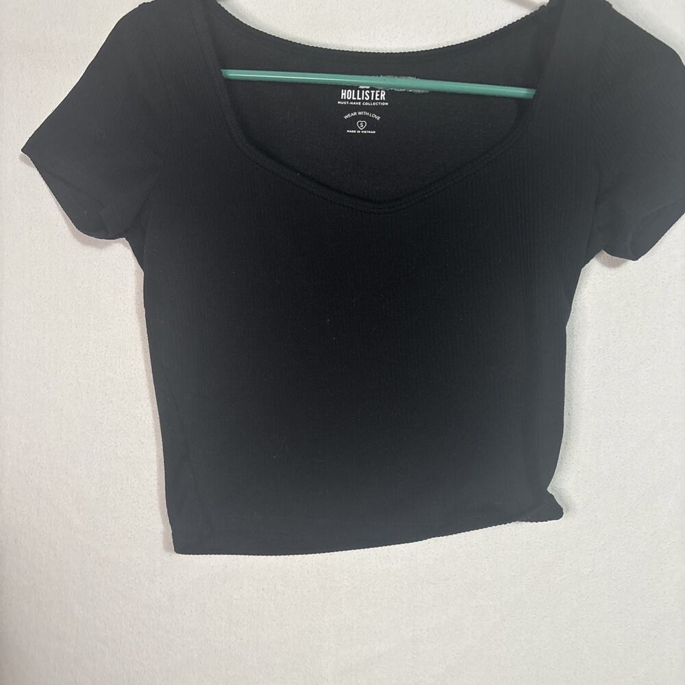 Hollister Womens Must-Have Collection Ribbed Scoop Neck Black Crop Top S